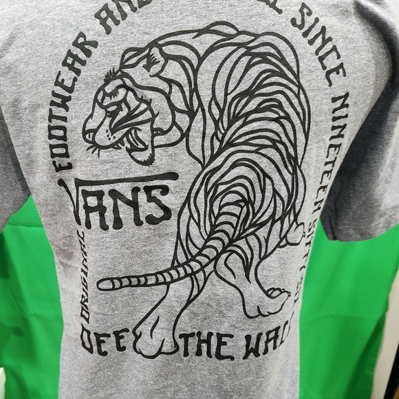 Brand new vans womans size medium Gray tiger tshirt skater cali punk - Picture 6 of 9
